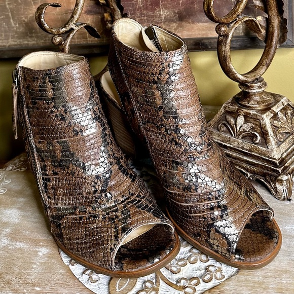 EUC Paul Green “Cayenne” in Platino/Sisal Snake Print Bootie. UK Sz 3.5/US 6 - Picture 3 of 16